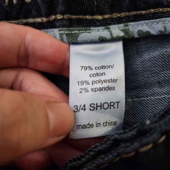 Maurices Dark Wash Blue Denim Jeans Women's 3/4 Short Flare Leg Casual Everyday - Picture 8 of 9